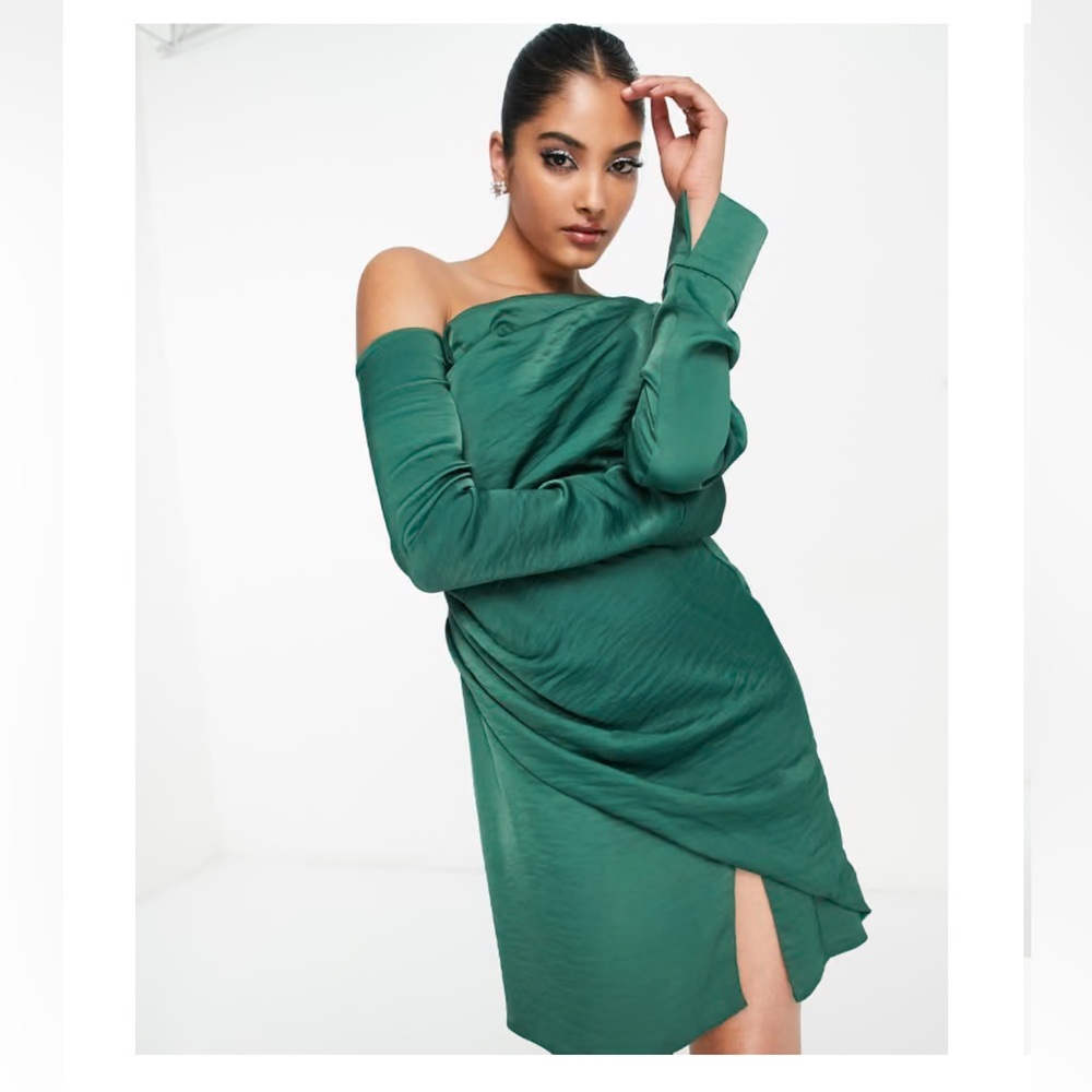 Elegant Green Off-Shoulder Dress